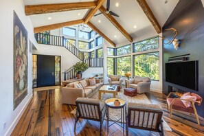 House, 4 Bedrooms | Living area | Smart TV
