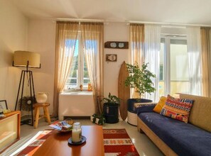 Apartment (Apartment Torre Senj - Two Bedroom Ap) | Wohnzimmer | 32-Zoll-Flachbildfernseher mit Satellitenempfang