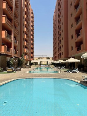 Pool - Royal 3 Bedroom Apt with Pool Near City Star Mall (Cairo Governorate, Egypt)