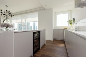 Apartment, 3 Bedrooms, 2 Bathrooms | Private kitchenette | Microwave, oven, coffee/tea maker, electric kettle - LUX Apartment Warsaw by Renters Prestige (Warsaw)