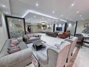 Living area - Luxury 3 Bedroom Apt with Pool Near City Star Mall (Cairo Governorate)