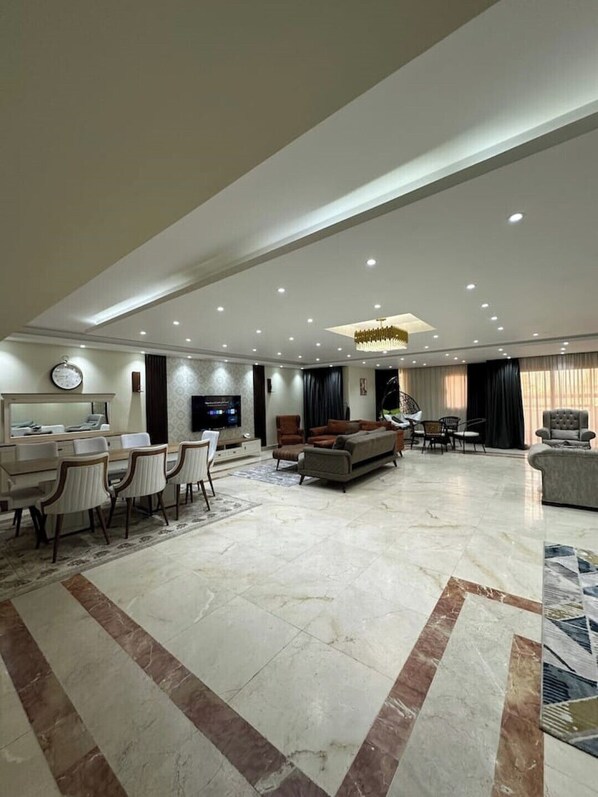 Interior - Luxury 3 Bedroom Apt with Pool Near City Star Mall (Cairo Governorate)