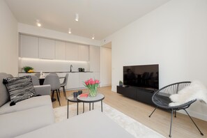 Living room - Warsaw Apartment With Parking by Renters (Warsaw)