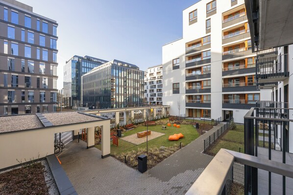 View from room - Warsaw Apartment With Parking by Renters (Warsaw)