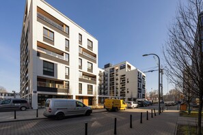 Front of property - Warsaw Apartment With Parking by Renters (Warsaw)