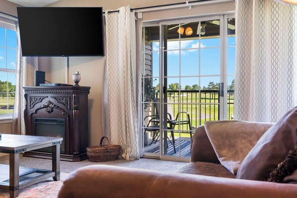 Living area - Cozy 2-bedroom condo at Holiday Hills Golf Resort. (Branson)