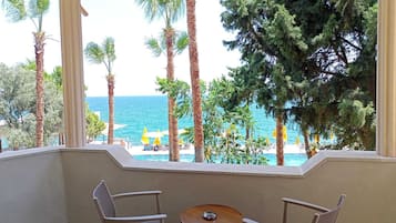 Familien-Suite, Balkon, Meerblick | Terrasse/Patio