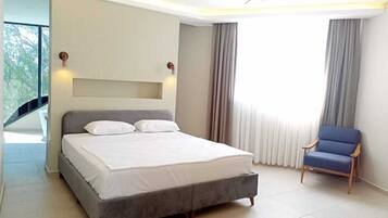 Luxury-Suite | Laptopgeeigneter Arbeitsplatz, Bettwäsche