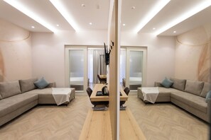 Phòng dành cho gia đình | Minibar, két bảo mật tại phòng, bàn, phòng cách âm 