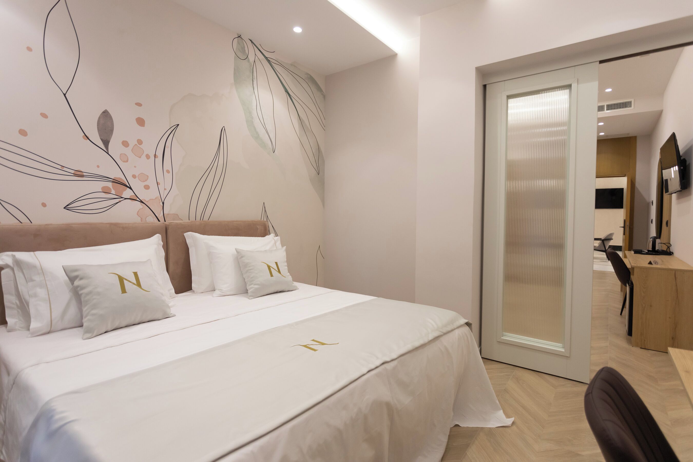 Junior-værelse | Minibar, pengeskab på værelset, skrivebord, lydisolering