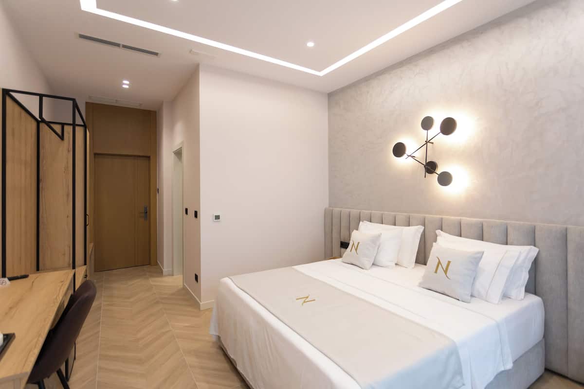 Minibar, in-room safe, desk, soundproofing