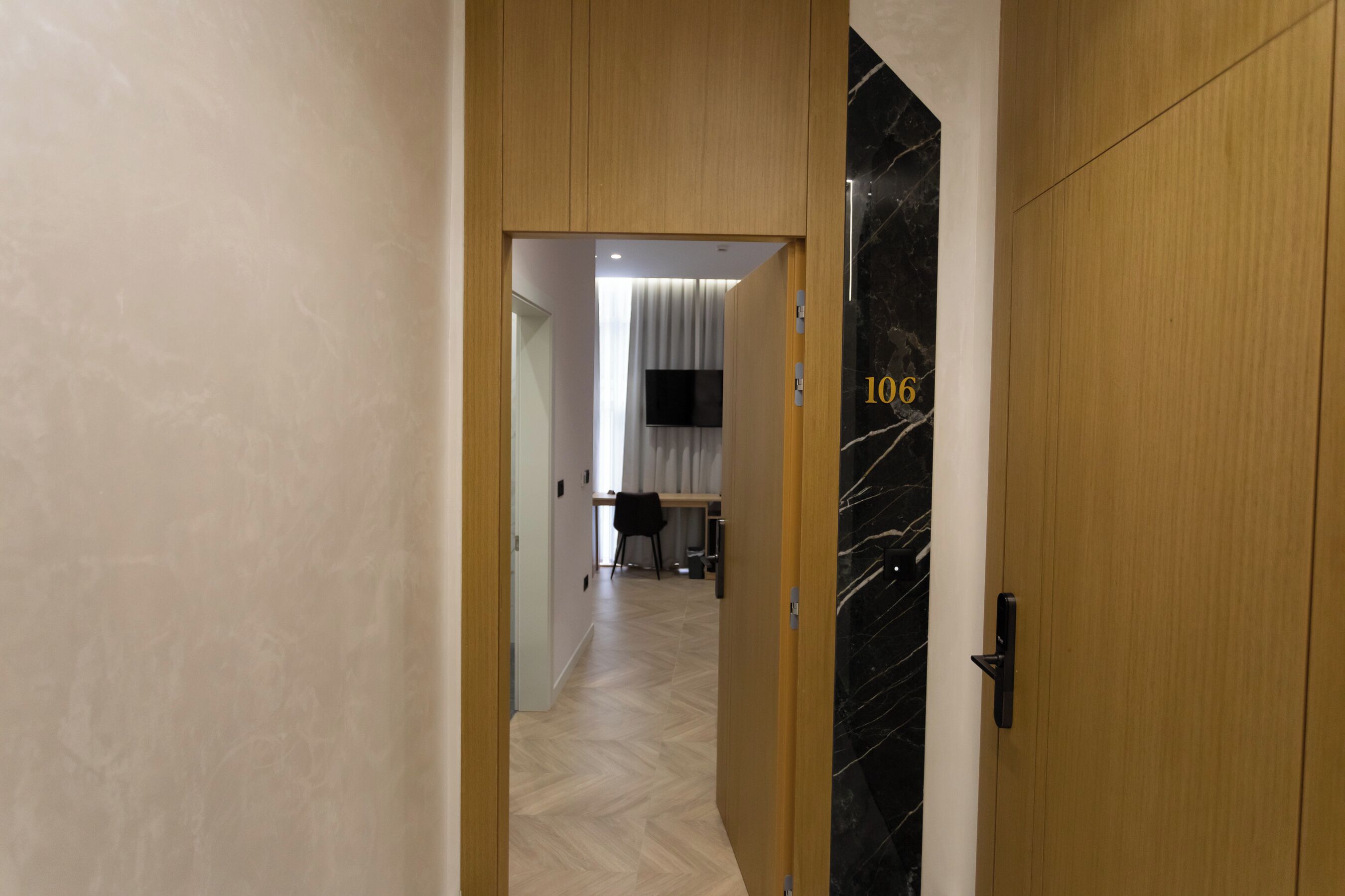 Deluxe Studio Suite, City View | Minibar, in-room safe, desk, soundproofing