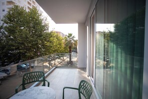 Minibar, in-room safe, desk, soundproofing - Nayel Hotel (Durrës)