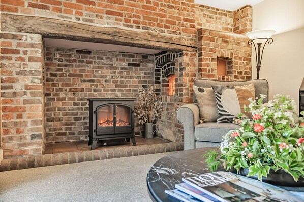 Interior - Chapel Cottage - sleeps 4 guests in 2 bedrooms (Winterborne Kingston)