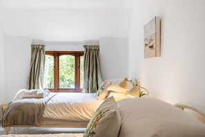 2 chambres, lit parapluie, accès Internet, draps fournis