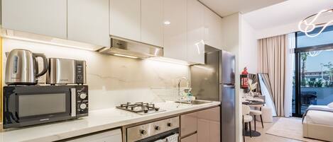 Refrigerador, microondas, horno y tostadora