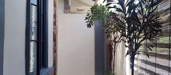 A cozy and a safe place! 5 minutes to malls and hospital