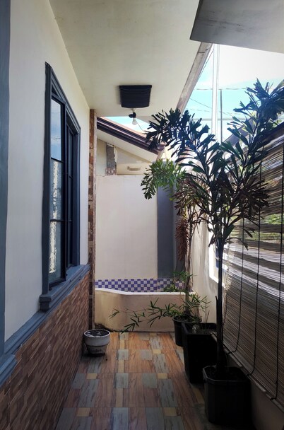 A cozy and a safe place! 5 minutes to malls and hospital