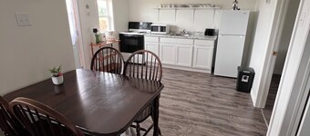 Newly renovated cosy cottage 3 minute walk to the beach. 
