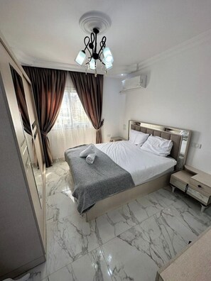 3 bedrooms, iron/ironing board, WiFi, bed sheets - Modern 3-Bedroom Apartment (Cairo Governorate)