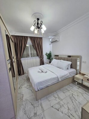 3 Schlafzimmer, Schreibtisch, Bügeleisen/Bügelbrett, WLAN