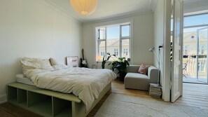 2 bedrooms, iron/ironing board, travel cot, free WiFi - City Apartment in Copenhagen with 2 bedrooms sleeps 4 (Copenhagen)