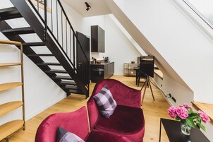 Apartamento Gallery, vistas al jardín | Zona de estar | Una televisión de pantalla plana