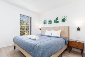 3 Schlafzimmer, Schreibtisch, Bügeleisen/Bügelbrett, Reisekinderbett