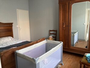 3 bedrooms, iron/ironing board, travel cot - Maison Centre Ville de Soulac, 5 mn à Pied du Centre et de la Plage (Soulac-sur-Mer)
