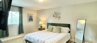 Charming large 2-bedroom house 15 min to beach