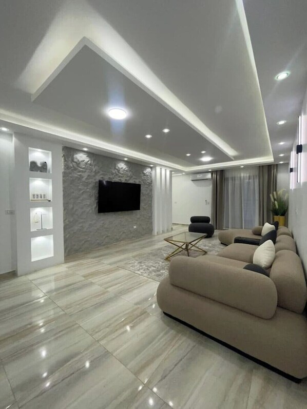 Interior - Immaculate 2 Bedroom Apartment - Couples & Family (Cairo Governorate)