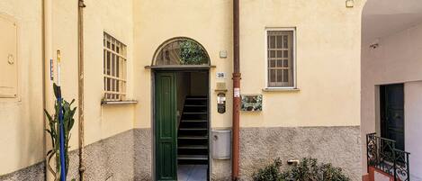 مدخل المنشأة