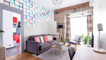 Smart TV, libros y impresora