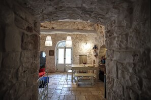 Dining - Trulletto with swimming pool in Monopoli (Monopoli)