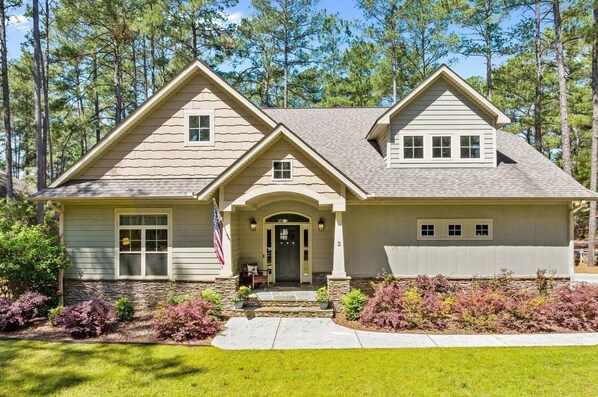 Exterior - Beautiful 4-bedroom Pinehurst home - US Open Players' rental, now ready for you! (Pinehurst)
