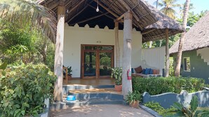 Unclassified image, 4 of 31, button - Mafia KIvulini Lodge (Mafia Island)