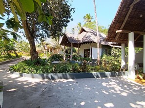 Deluxe Twin Room, Balcony, Garden View | In-room safe, desk, laptop workspace, iron/ironing board - Mafia KIvulini Lodge (Mafia Island)