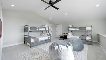 3 bedrooms, iron/ironing board, free WiFi, bed sheets