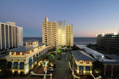 2 Queens Oceanfront Room - Sea Crest Resort
