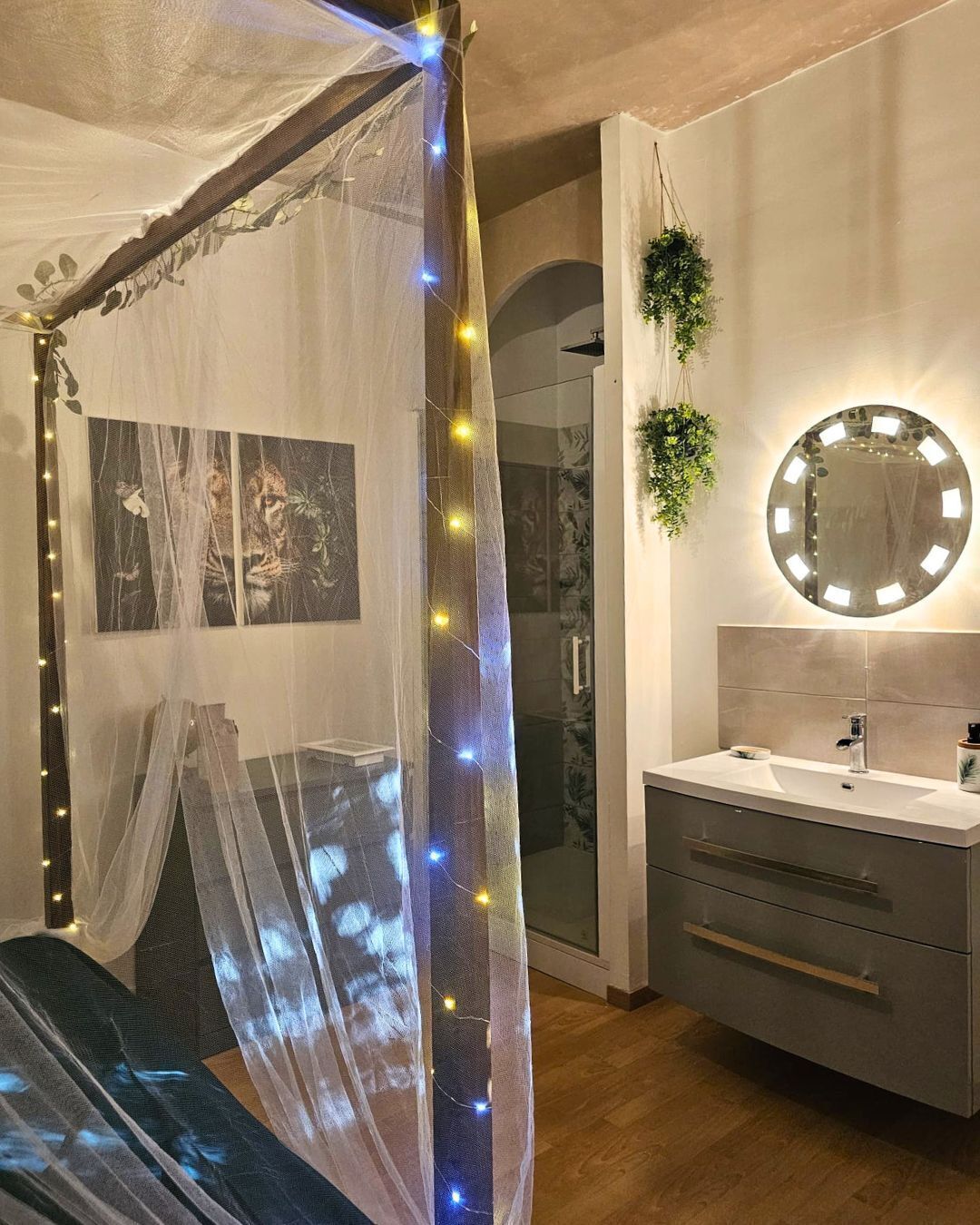 Douche, baignoire à jets, sèche-cheveux, bidet