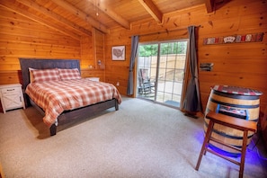 2 bedrooms, desk, free WiFi, bed sheets - Tranquil 2BD Cabin w/ HOT TUB! Arcade + Near Town (Gatlinburg)