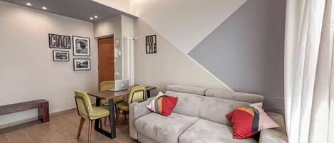 Smart TV, books, stereo