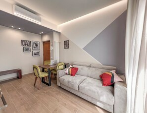 Smart TV, books, stereo - Urban Penthouse Rome (Metro A - Cornelia) near St. Louis. Peter (Roma)