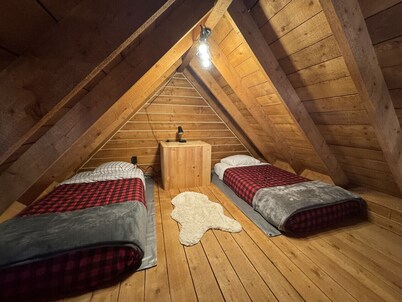 Cabin Overlooking the Beautiful Cook Inlet