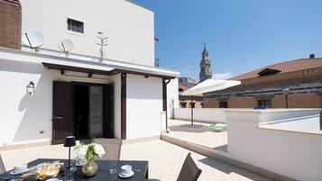 Deluxe Apartment | Terrace/patio