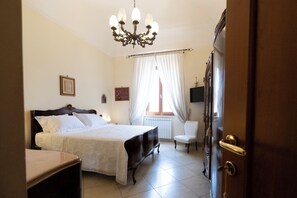 Deluxe Apartment | 1 bedroom, laptop workspace, blackout drapes, soundproofing - A Casa dei Nonni (Pompei)
