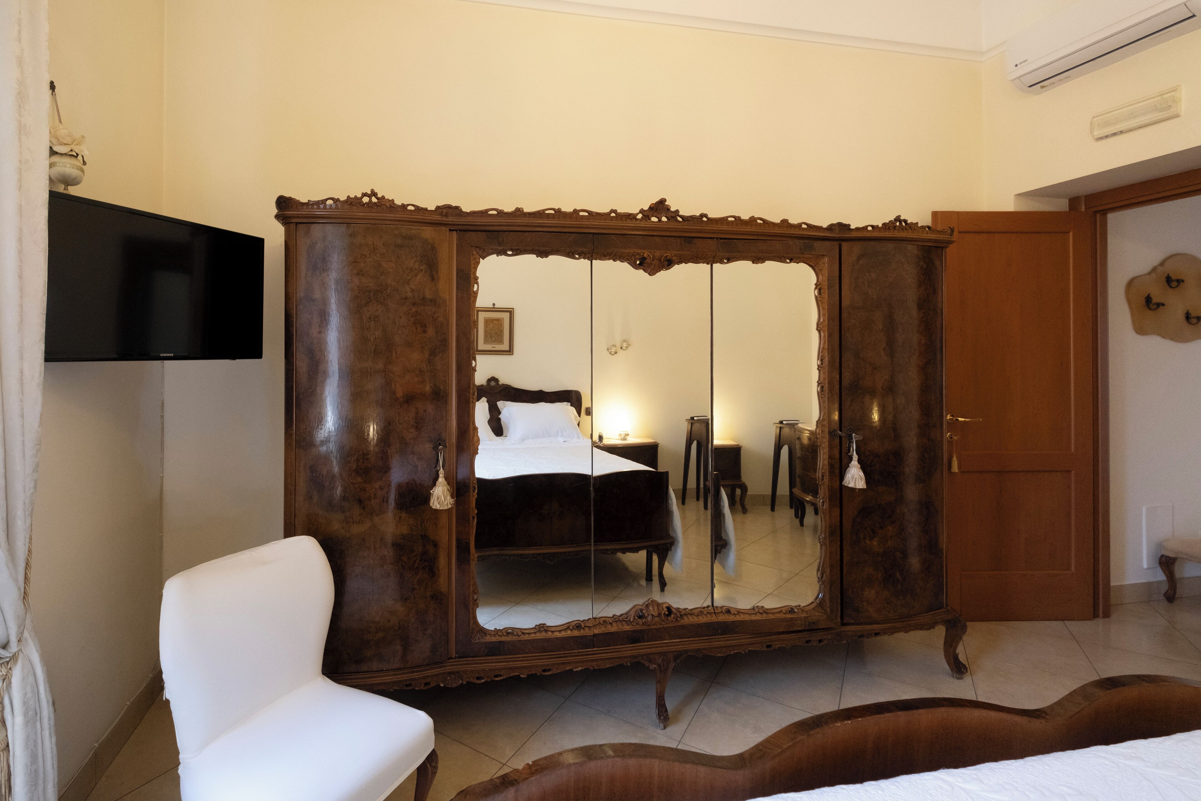 1 bedroom, laptop workspace, blackout curtains, soundproofing