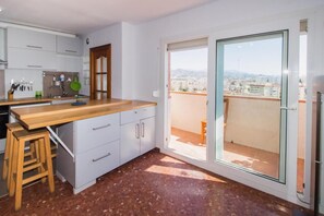 Réfrigérateur, micro-ondes, four, lave-vaisselle