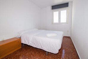 3 bedrooms, free WiFi, bed sheets, wheelchair access