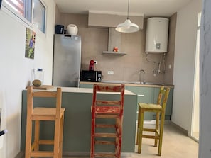 Fridge, oven, toaster, cookware/dishes/utensils